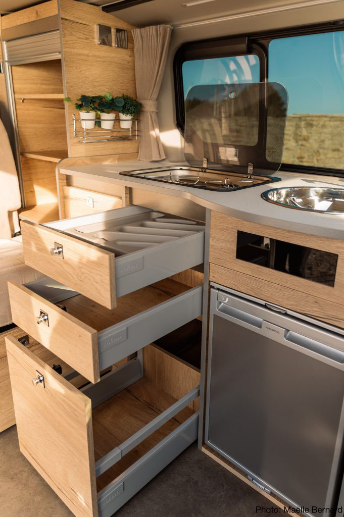 Amenagement optimise d une cuisine en van HorizonVan
