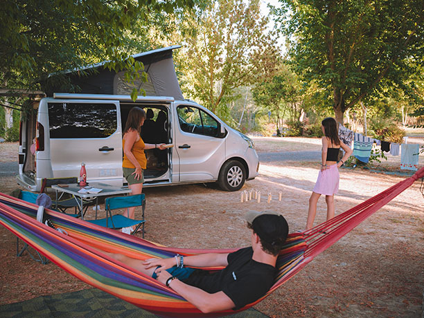 camping-en-van-amenage-4-5-personnes-famille