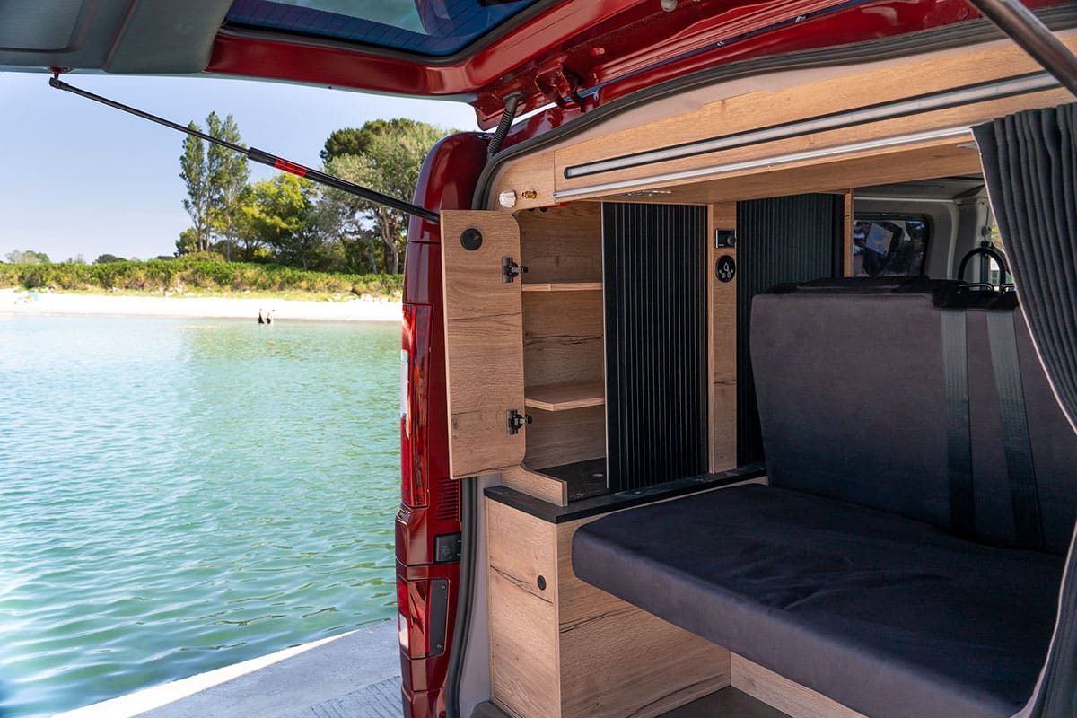 espace-douche-amenagement-HorizonVan-renault-trafic-bretagne