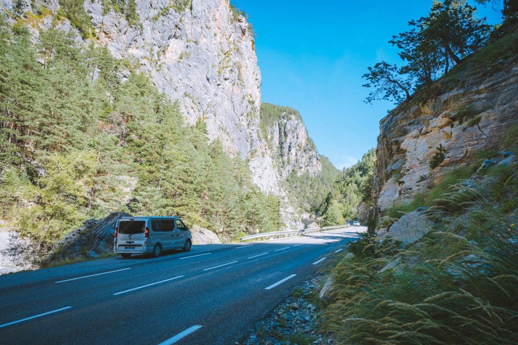 Parcourir les Hautes-Alpes en van aménagé