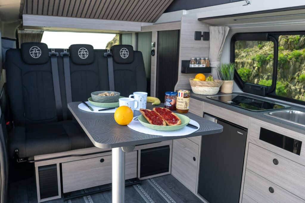 Table petit-dejeuner horizonvan up l2
